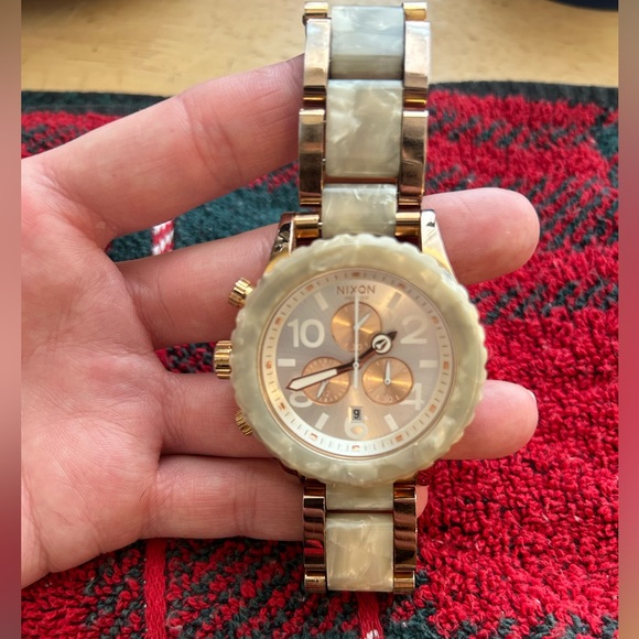NIXON Rose gold/quartz chrono watch - Picture 2 of 4